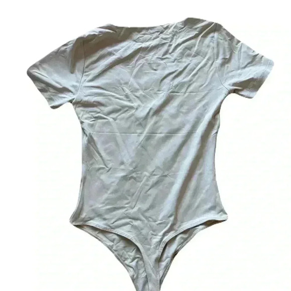 NWT Women's House of Harlow Cream Thong Short Sleeve Bodysuit Size Medium - Picture 2 of 8